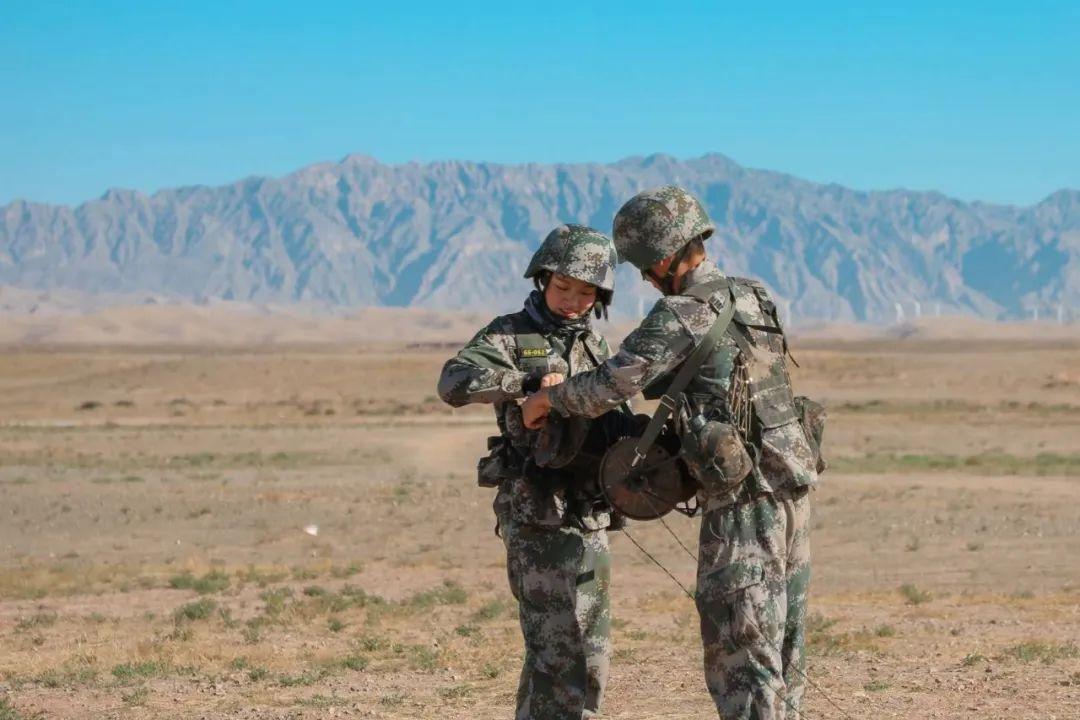 中国女兵帅气图片短发，展现新时代女性的风采与力量，中国女兵帅气短发，展现新时代女性的风采与力量之韵