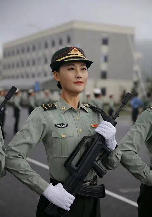 部队女兵服装，历史演变与现代风貌，部队女兵服装，历史演变与现代风采展示