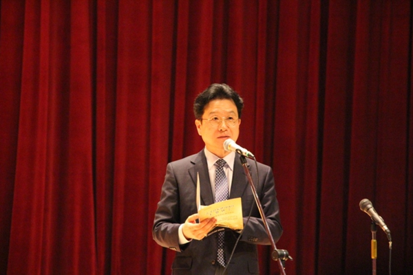 国防大学梁教授，学术领军人物与国防建设的推动者，国防大学梁教授，学术领军推动国防建设先锋