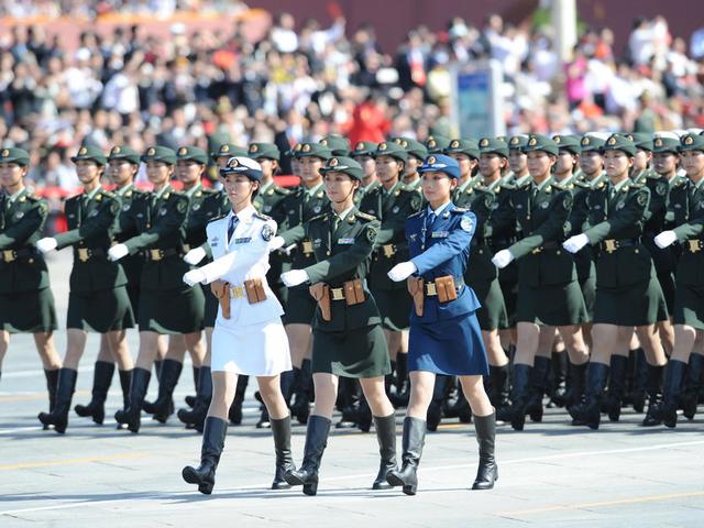 大阅兵方阵图片，荣耀与力量的展现，荣耀与力量的展现，大阅兵方阵图片全景展示