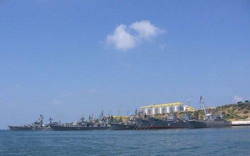 美军舰向伊朗开火，国际海域的紧张局势与背后深层原因，美军舰向伊朗开火，国际海域紧张局势背后的深层原因揭秘