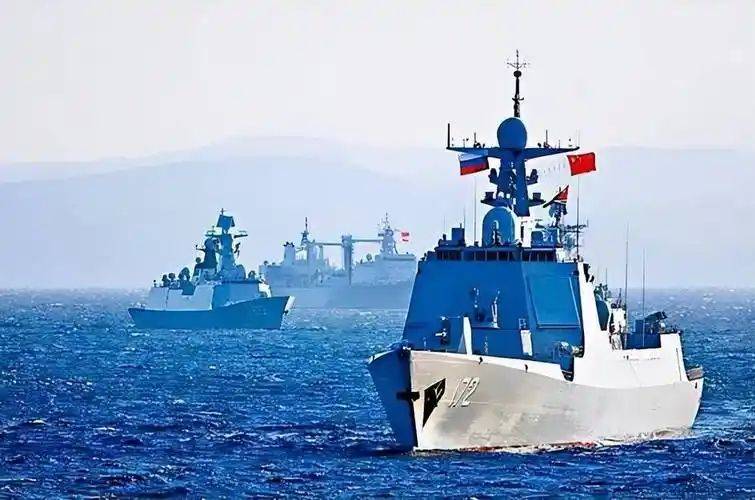 中国空军，展翅高飞，捍卫蓝天，中国空军，捍卫蓝天，展翅高飞