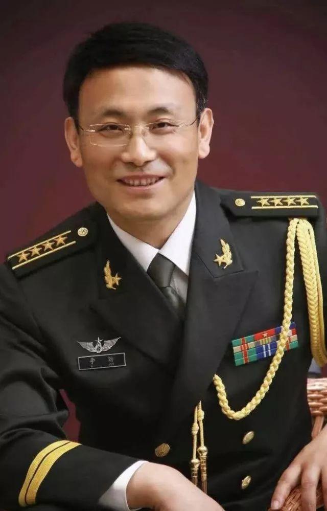 中国特种部队征兵宣传片，热血青年的荣耀战场，中国特种部队征兵宣传片，热血青年的荣耀战场，挑战与荣耀的战场