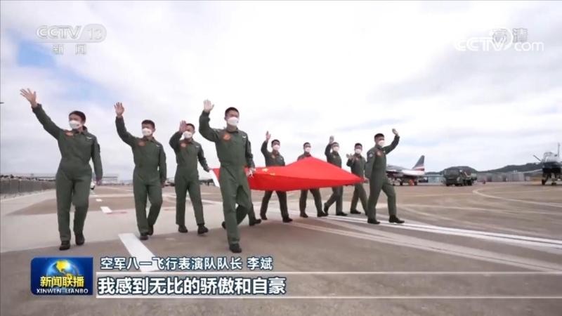 歼-10拉彩烟献礼国庆，展现空中力量的壮丽画卷，歼-10彩烟献礼国庆，空中力量的壮丽画卷展示