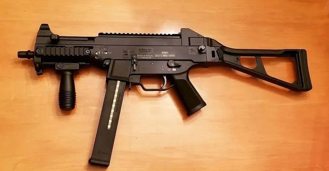 美军装备UMP 45，现代战争中的利器，美军装备UMP 45，现代战争中的先进武器