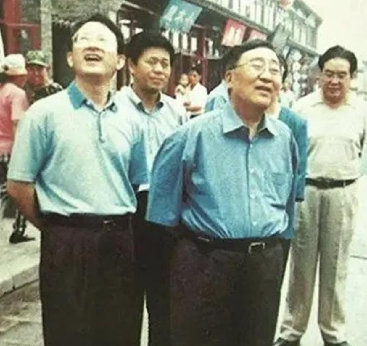 辽宁舰，昔日苏联遗产，今日中国骄傲，辽宁舰，昔日苏联荣光，今日中国骄傲之典范