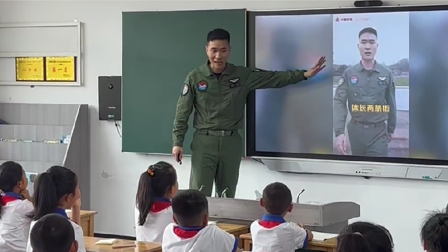 关于孩子报考空军飞行员，机遇与挑战并存，孩子报考空军飞行员，机遇与挑战的并存