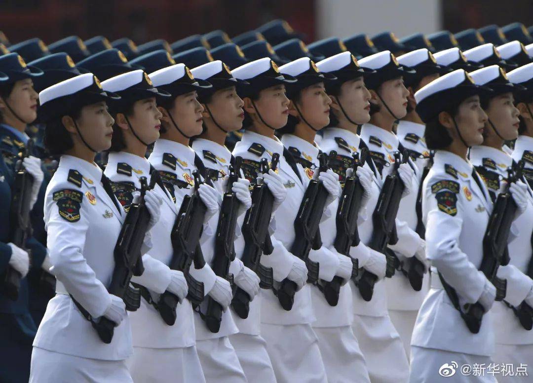 阅兵方阵中的璀璨明珠，女少将的风采，阅兵方阵中的璀璨明珠，女少将的风采展现