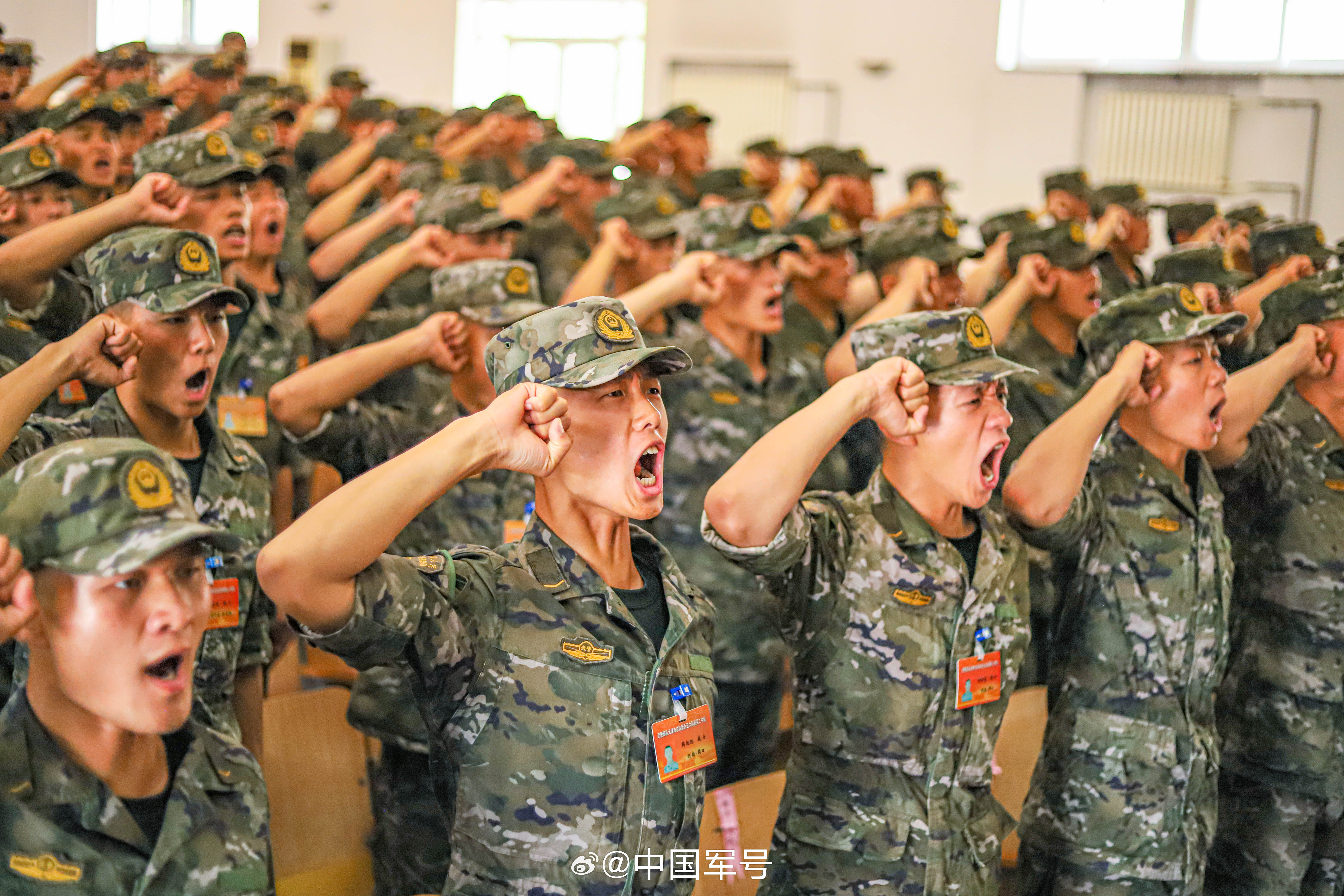 揭秘2024年武警新式礼服，荣耀与职责的象征，揭秘荣耀与职责的象征，武警新式礼服亮相2024年