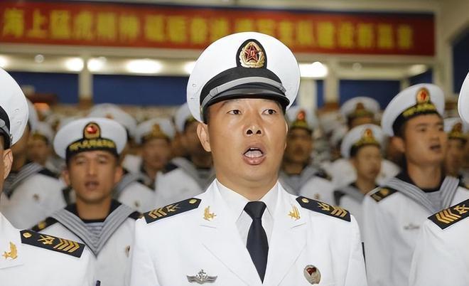 志愿兵与士官的区别，职责、身份及发展路径的探讨，志愿兵与士官，区别、职责、身份及发展路径全解析