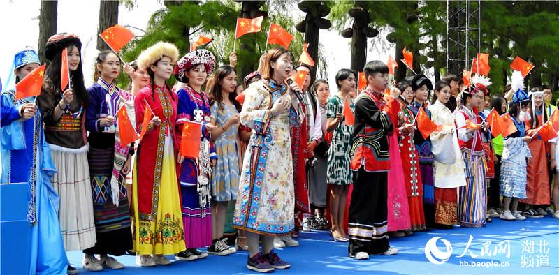 五十六个民族帽子图片，展现多彩中华文化的瑰宝，多彩中华文化瑰宝，五十六个民族帽子图片展示