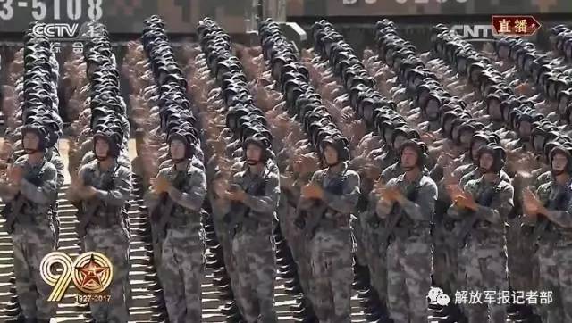 国庆阅兵三军亮剑，展现国家力量与荣耀，国庆阅兵三军展威，彰显国力强盛与荣耀
