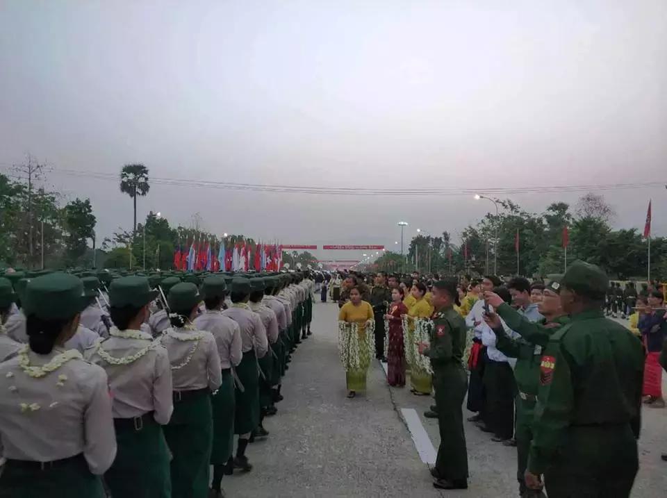 震撼人心的阅兵仪式——那国最震撼的阅兵盛典，震撼全球！阅兵盛典展现大国风采——那国震撼阅兵仪式回顾