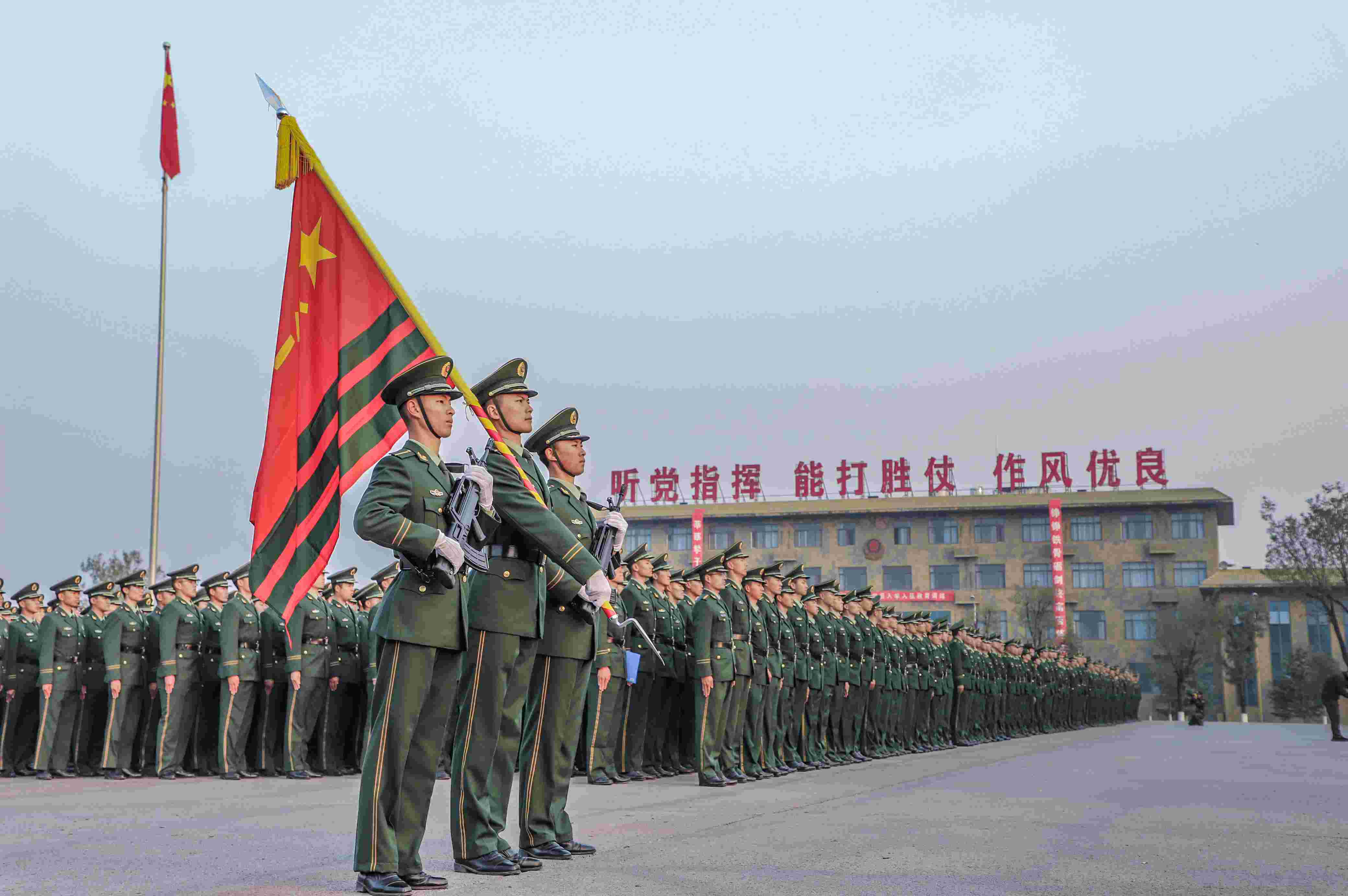 一往无前，某部队的坚定前行，某部队坚定前行，一往无前展雄风