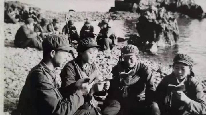八一女兵图片大全，展现铿锵玫瑰的英勇风采，八一女兵图片集锦，铿锵玫瑰的英勇风采展现