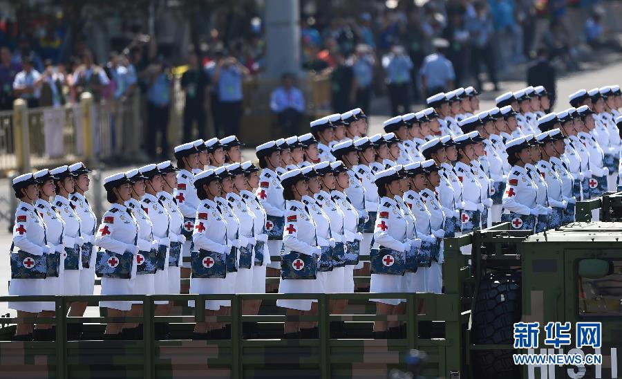 阅兵女海军第二排第一个，荣耀的瞬间与背后的故事，阅兵女海军第二排首位人物，荣耀瞬间背后的故事