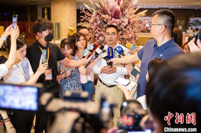 追寻内心的愿望，一份邀约与双重期待，追寻内心愿望，邀约与双重期待的交织