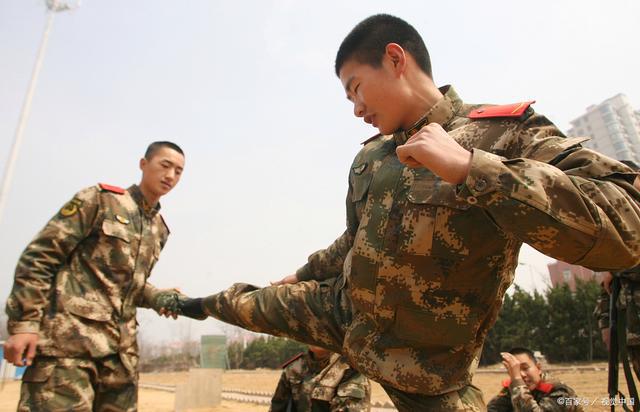 面对困境，儿子在部队被连长打了，我们该怎么办，部队困境，儿子被连长打，家长如何应对？