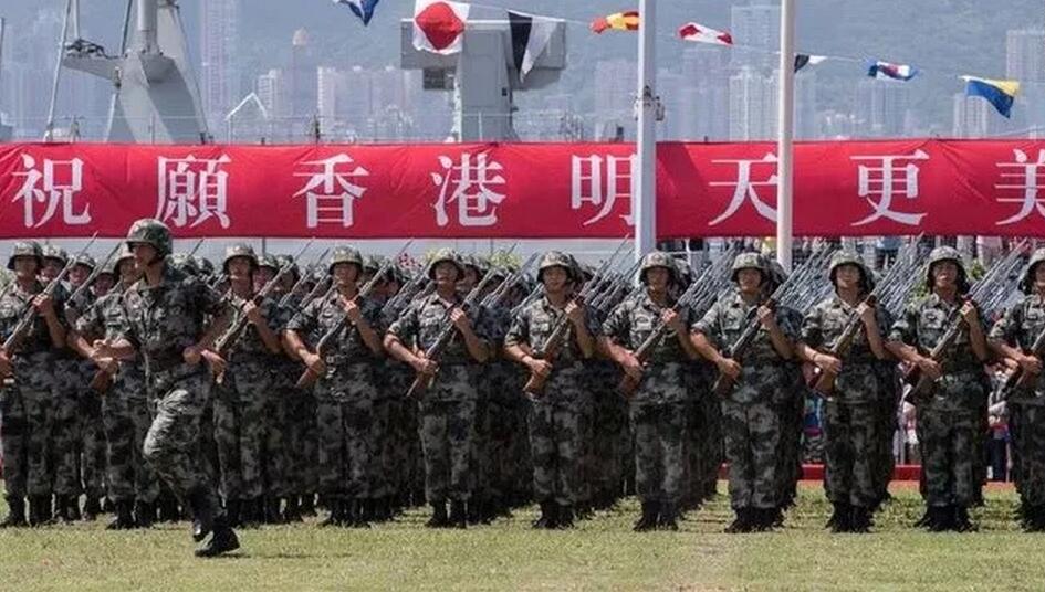进驻香港部队视频，展现军威与责任，进驻香港部队展现军威与责任风采的视频公开报道