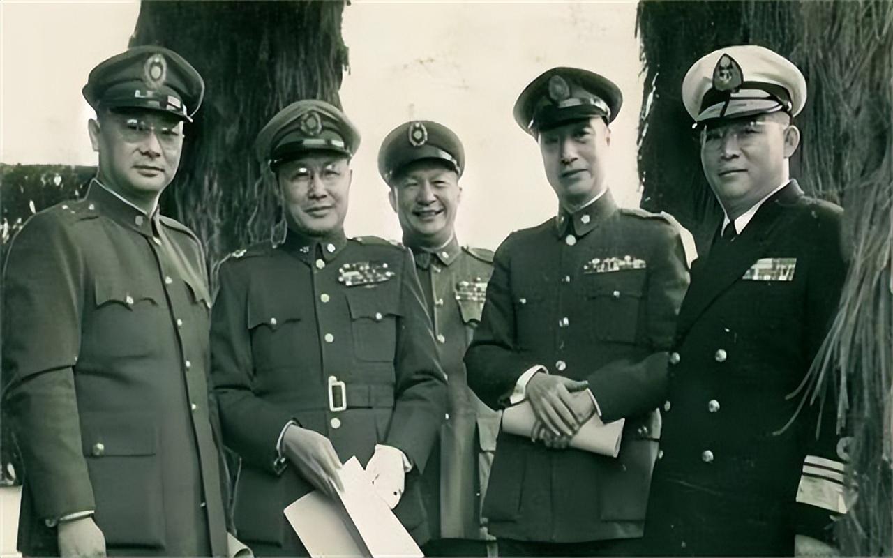 司令与军长，军事体系中的官职大小解析，司令与军长，军事体系官职大小深度解析