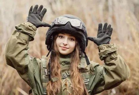 美翻了，阅兵式上的俄罗斯女兵，俄罗斯阅兵式上的女兵风采惊艳全场