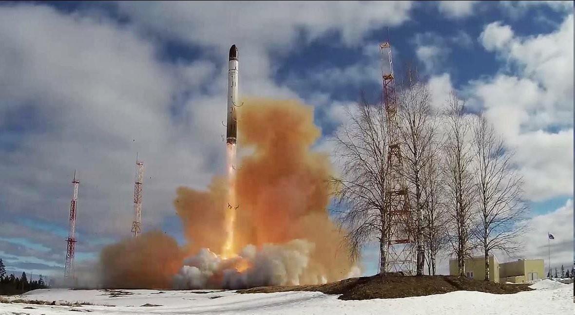萨尔马特与白杨M，两大战略导弹的交汇与对比，萨尔马特与白杨M，两大战略导弹的对比与交汇点