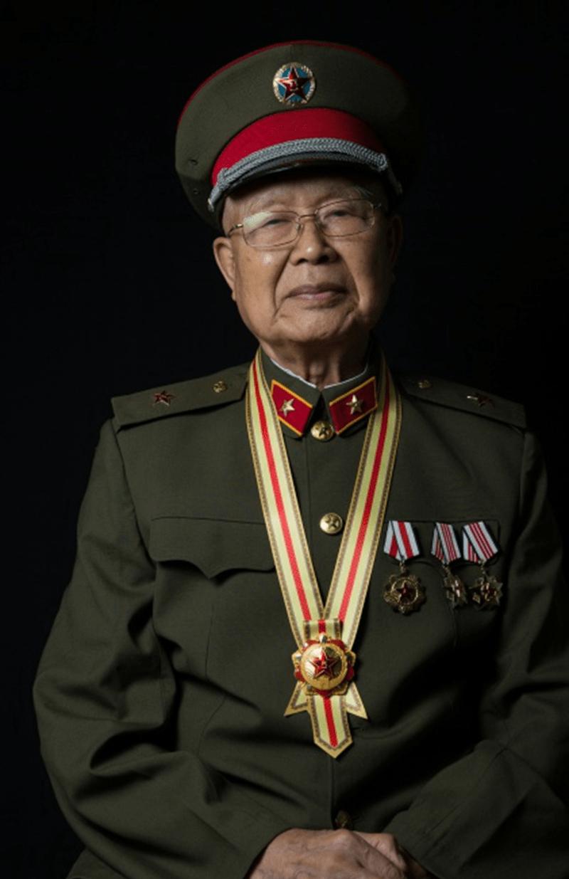 致敬英雄，颂扬荣耀——十三位八一勋章获得者的辉煌事迹，致敬英雄，颂扬荣耀——八一勋章获得者辉煌事迹的赞歌