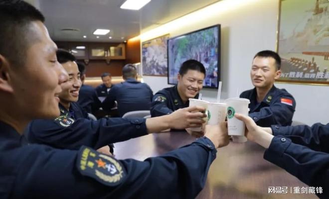 新式作业服，重塑行业形象与提升工作效率的利器，新式作业服，重塑行业形象、提升效率的必备装备
