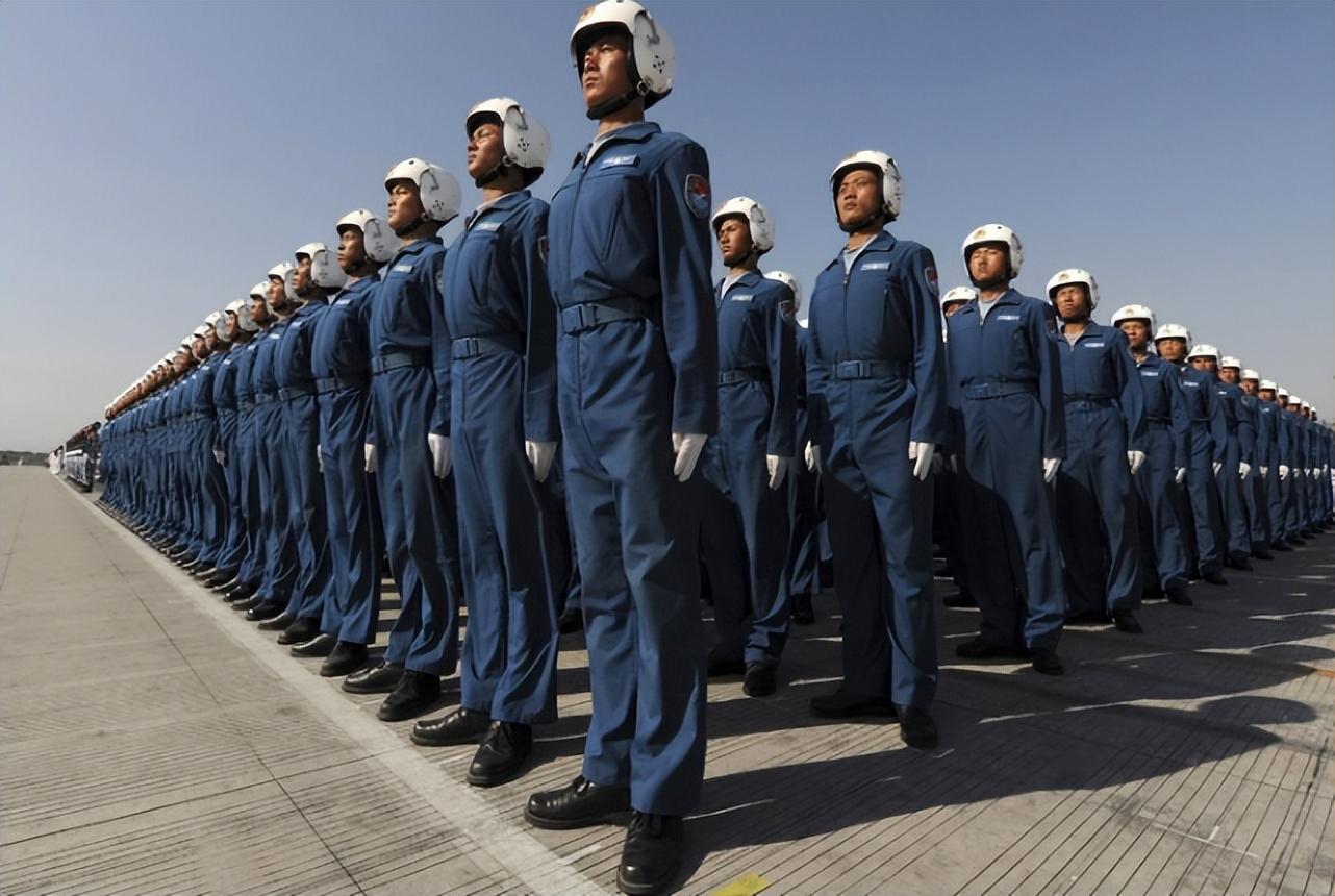 中国空军装备部队最多的飞机，揭秘主力机型的辉煌历程与未来展望，中国空军主力机型揭秘，装备数量最多的飞机辉煌历程与未来展望