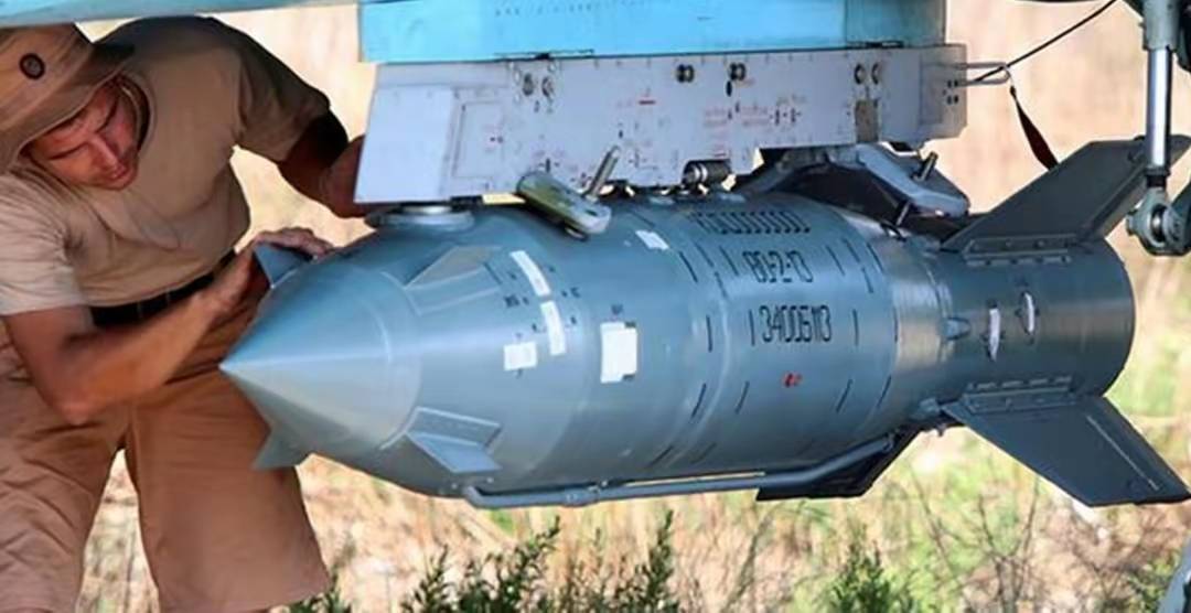 美军轰炸伊朗,历史、背景与影响分析,美军轰炸伊朗事件,历史背景、影响深度分析