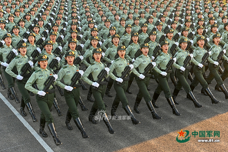 中国女兵方队