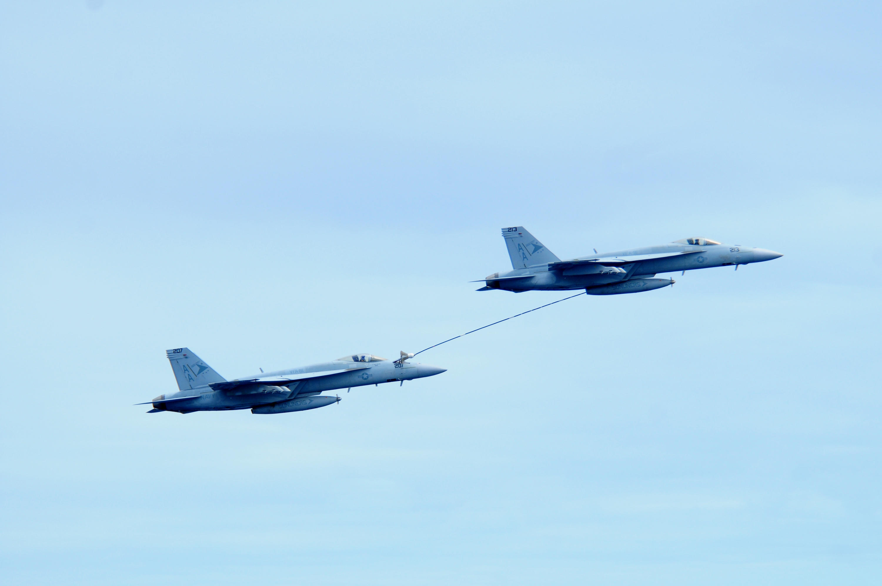 歼-15空中加油管，探索中国新一代舰载机的空中加油技术，歼-15空中加油管，揭秘中国舰载机空中加油技术的探索之旅