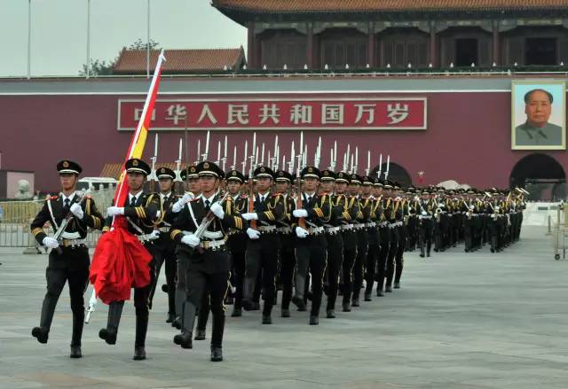 中国人民解放军军旗的意义与象征，中国人民解放军军旗的意义与象征解读
