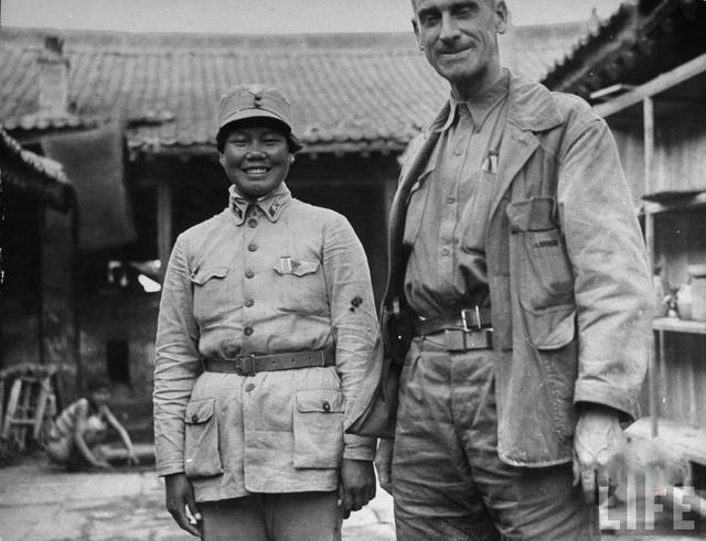 中国女兵照片集，展现铿锵玫瑰的英勇风采，中国女兵风采，铿锵玫瑰的英勇瞬间集萃