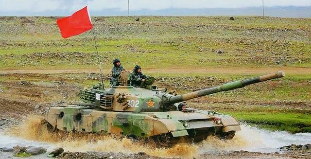 中国阅兵中的96式主战重坦，钢铁巨人的荣耀时刻，中国阅兵中的钢铁巨人，96式主战重坦荣耀时刻