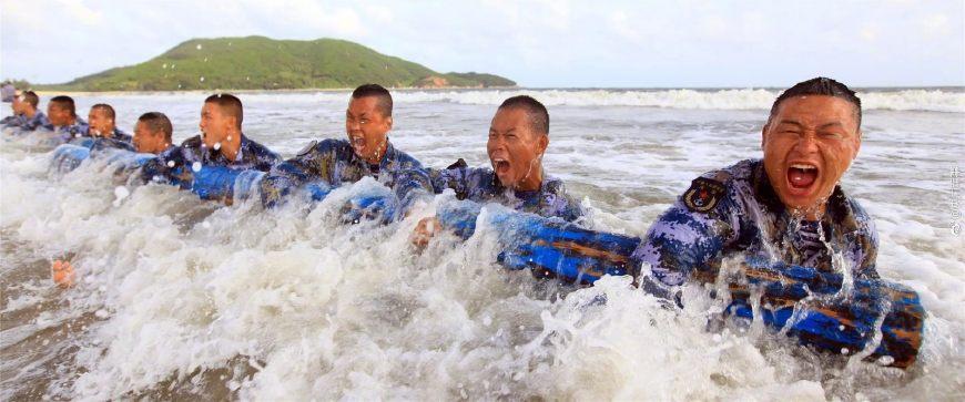 半潜船坞，探索深海的关键技术，半潜船坞，深海探索的关键技术