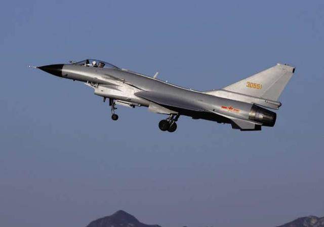 歼-10与F-16，谁的速度更胜一筹？，歼-10与F-16速度比拼，谁更快？