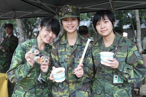 中国女兵宿舍内部照片，一窥军营生活的真实面貌，中国女兵宿舍揭秘，一探军营生活的真实面貌