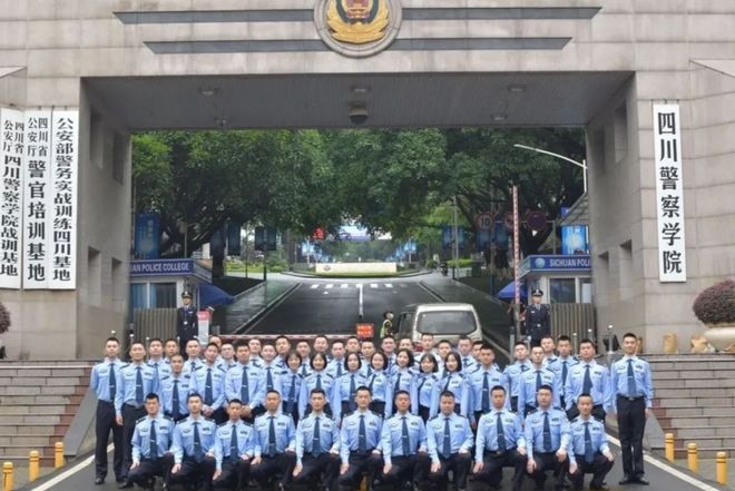 成都武警警官学校，培养精英人才的摇篮，成都武警警官学校，精英人才的摇篮培育地