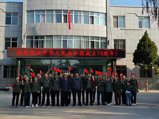 庆祝辉煌历程，阅兵主持人视角下的七十年辉煌历程回顾与展望，阅兵主持人视角下的七十年辉煌历程回顾与展望，庆祝辉煌历程的壮丽篇章