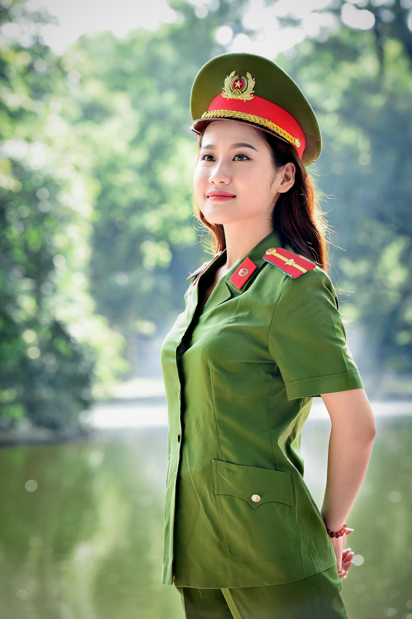 中国女兵在越南电影名字，英勇之花绽放在异乡的银幕之上，中国女兵在越南电影中的英勇之旅，银幕上的异乡花绽放