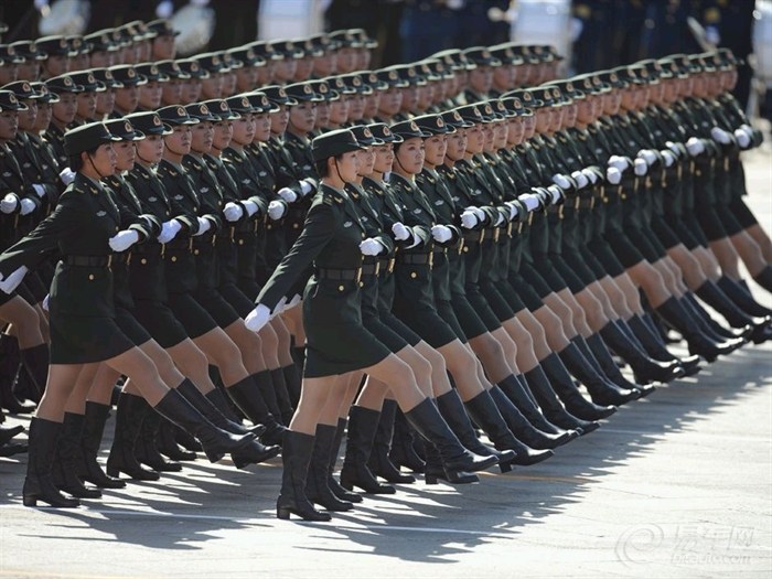 阅兵女兵方阵领队，巾帼不让须眉的荣耀时刻，阅兵女兵方阵领队，巾帼荣耀时刻，展现女性力量