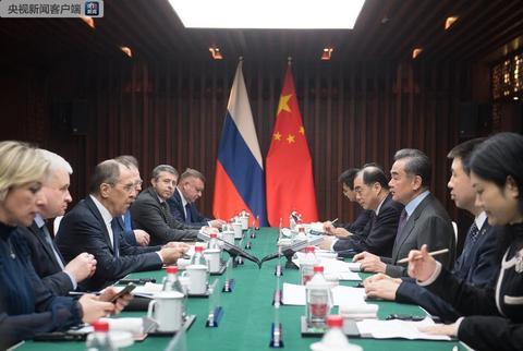 世界新闻头条报告，全球时事热点速递，最新头条新闻报告