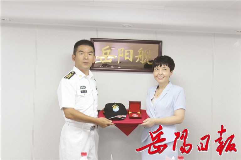 井冈山舰舰长杨扬简历——海军精英的辉煌历程，井冈山舰舰长杨扬，海军精英的辉煌人生旅程