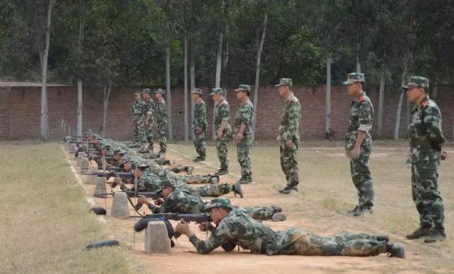 新兵训练内容，塑造现代化军队的战斗力量之源，新兵训练，现代化军队战斗力量之源的塑造之路