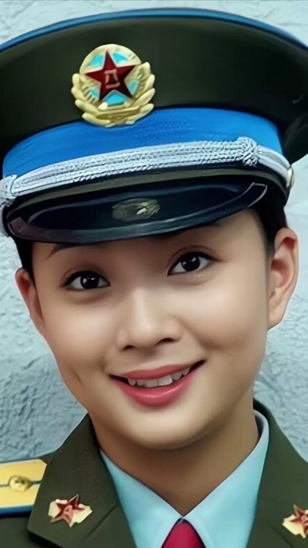 中国女兵照片全集，展现铿锵玫瑰的英勇风采，中国女兵照片全集，展现铿锵玫瑰的英勇风采与力量