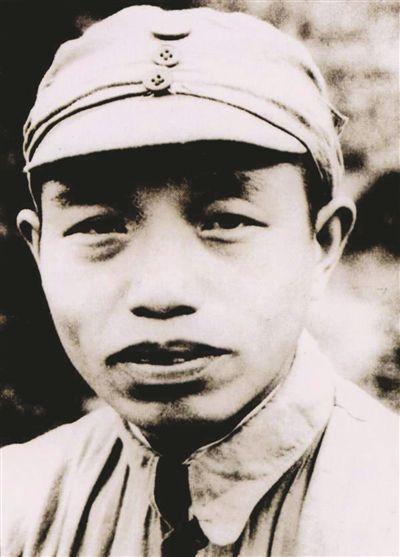 中华人民共和国首任国防部长，历史背景下的国防建设领军人物，中华人民共和国首任国防部长，国防建设的领军人物与历史背景