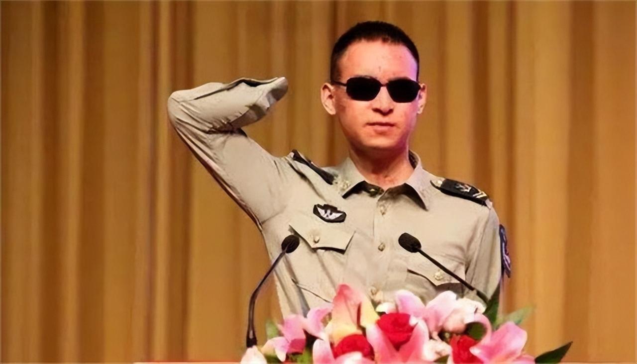 八一勋章黄金制作重量揭秘，荣耀与黄金的完美结合，八一勋章黄金制作揭秘，荣耀与黄金的交融象征