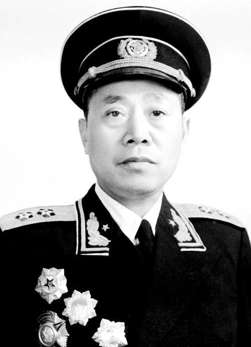 揭秘中国陆军第14集团军军长，一位铁血将领的荣耀与担当，铁血将领揭秘，中国陆军第14集团军军长的荣耀与担当之路