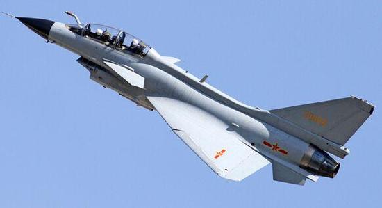歼-10双座型号，中国空中力量的新里程碑，歼-10双座型号，中国空中力量的崭新里程碑